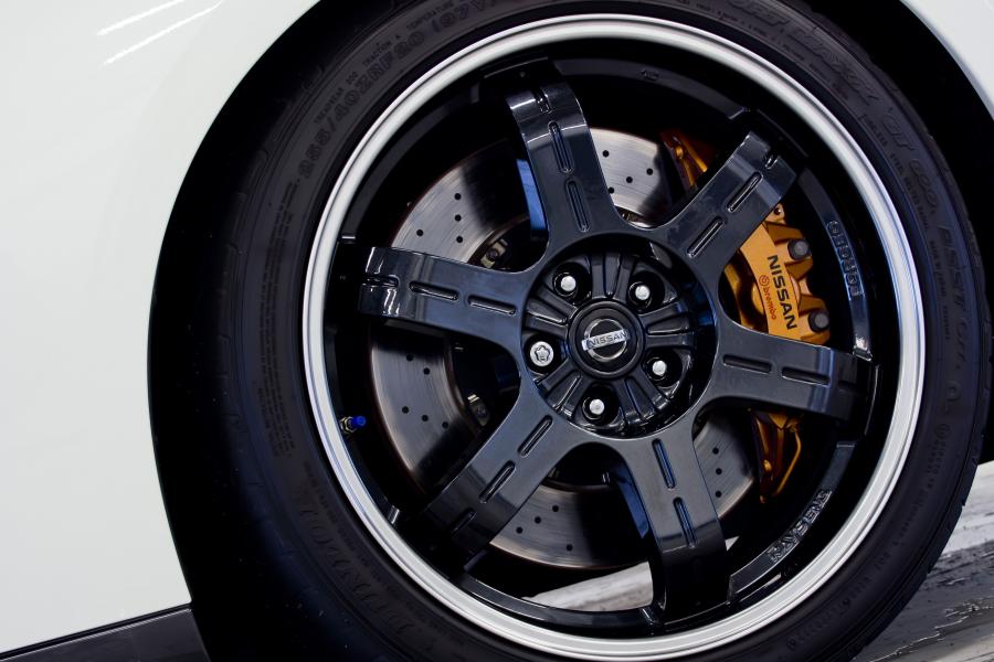  Nissan GT-R Track Pack 2012 года  (UK) (фото 11 из 20)